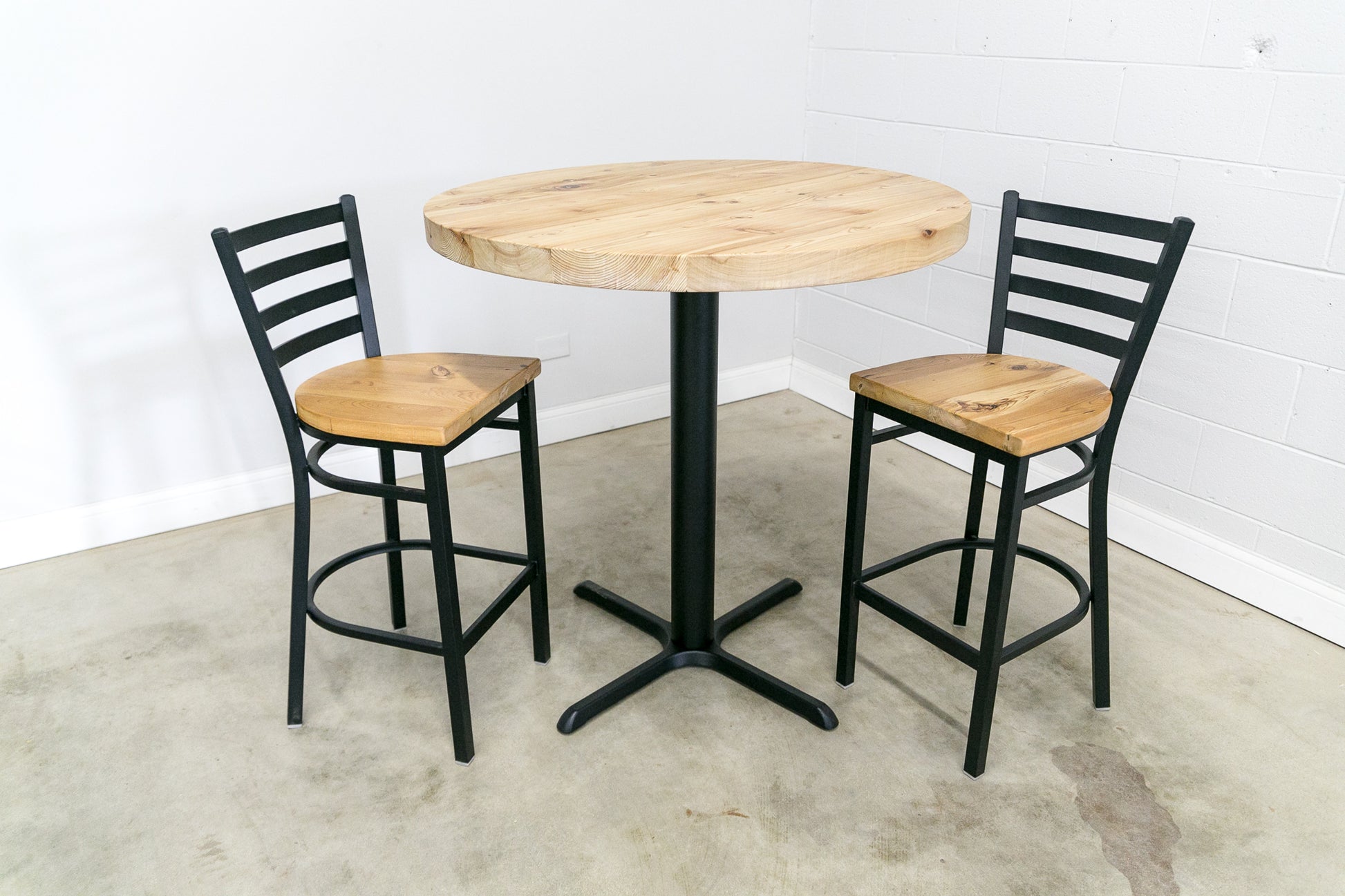 Reclaimed Wood Round Pedestal Table
