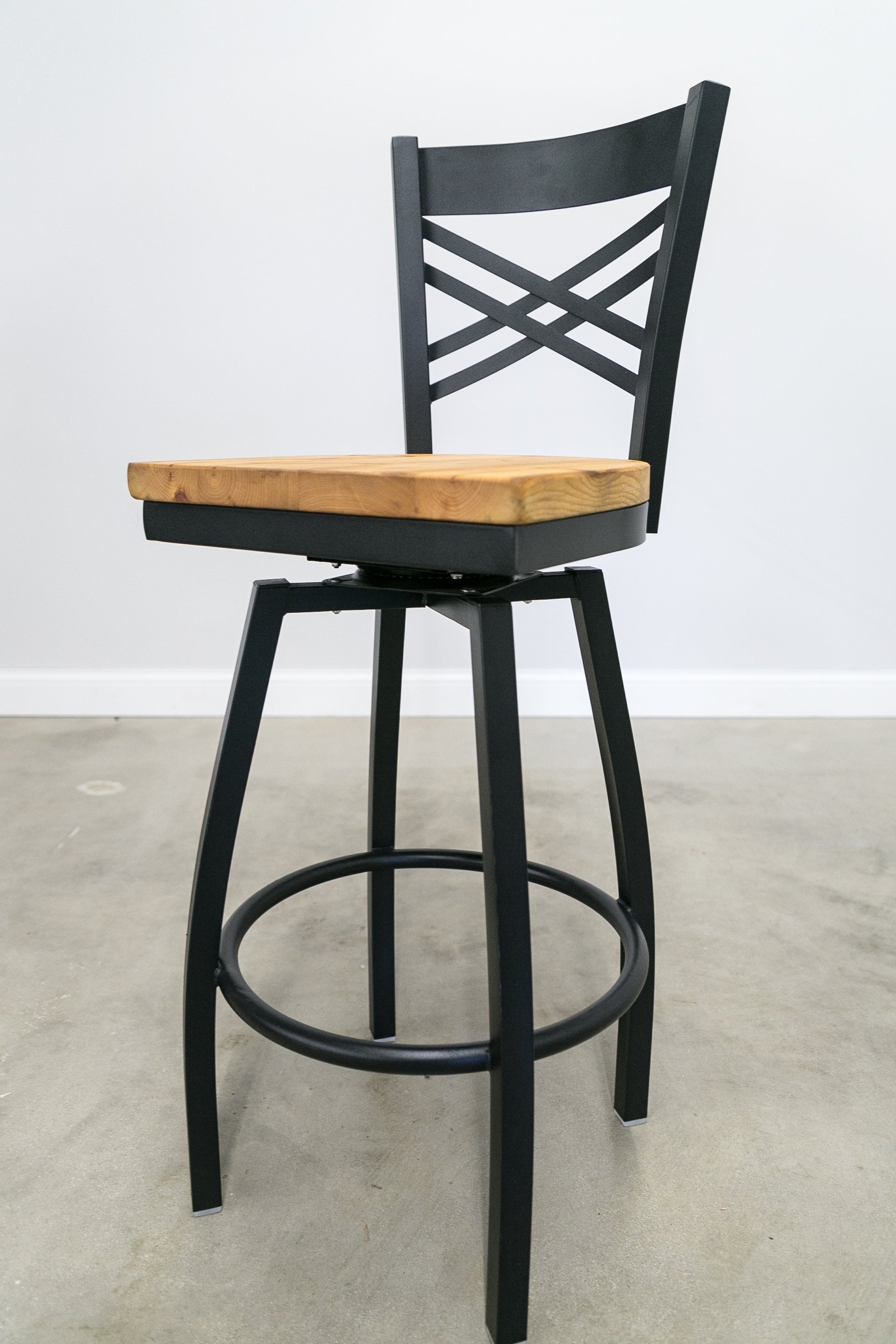 30 Inch X Back Swivel Bar Stool (Matte Black)