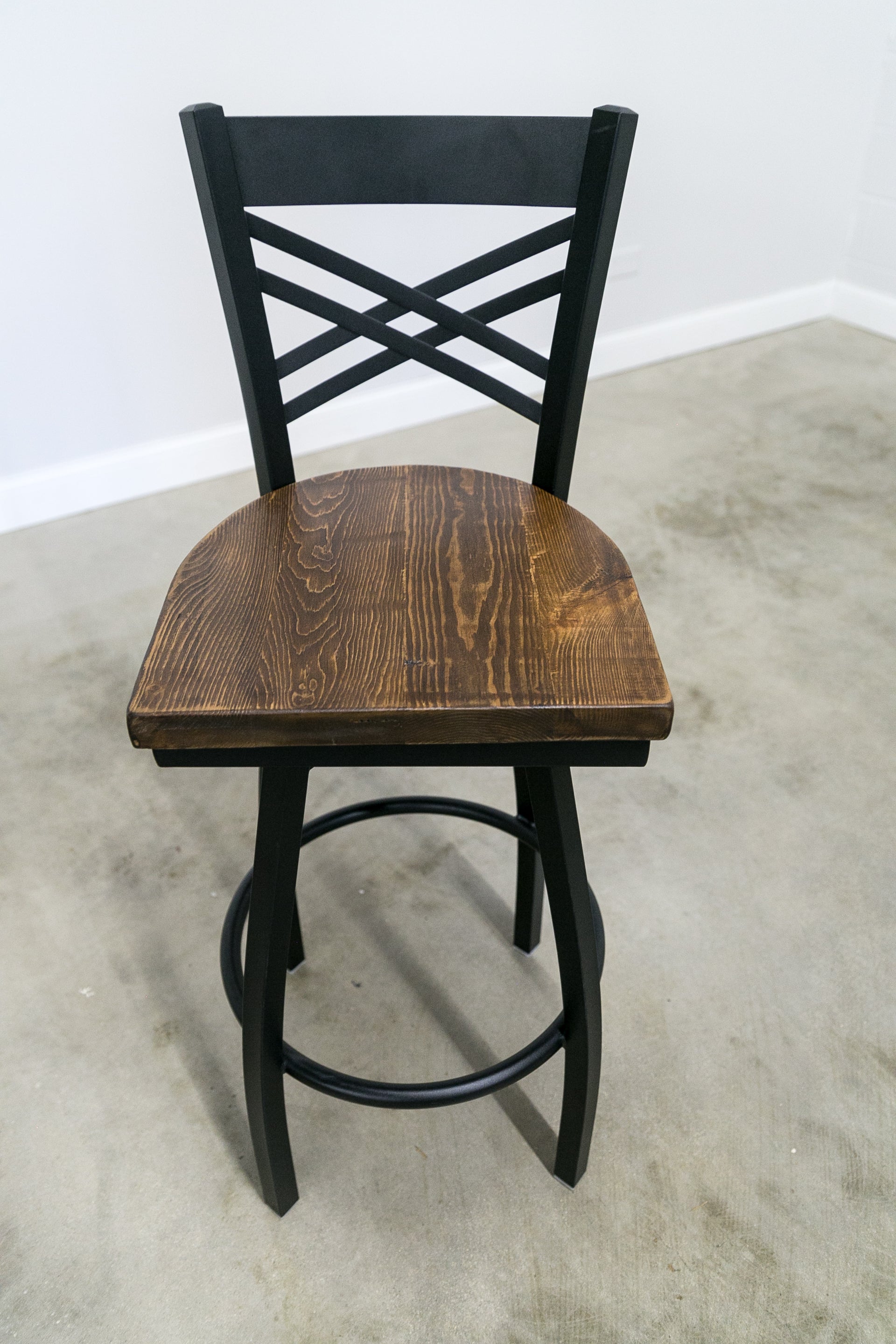 30 Inch X Back Swivel Bar Stool (Matte Black)