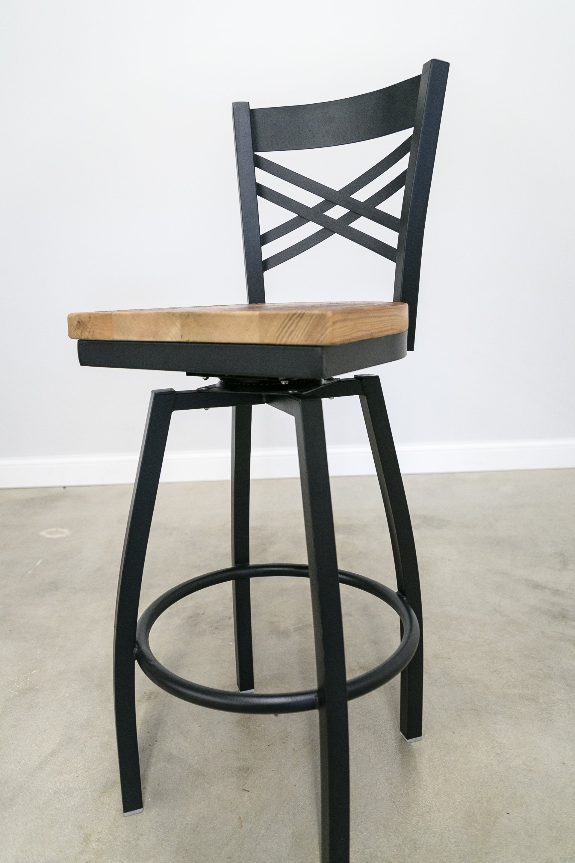 30 Inch X Back Swivel Bar Stool (Matte Black)