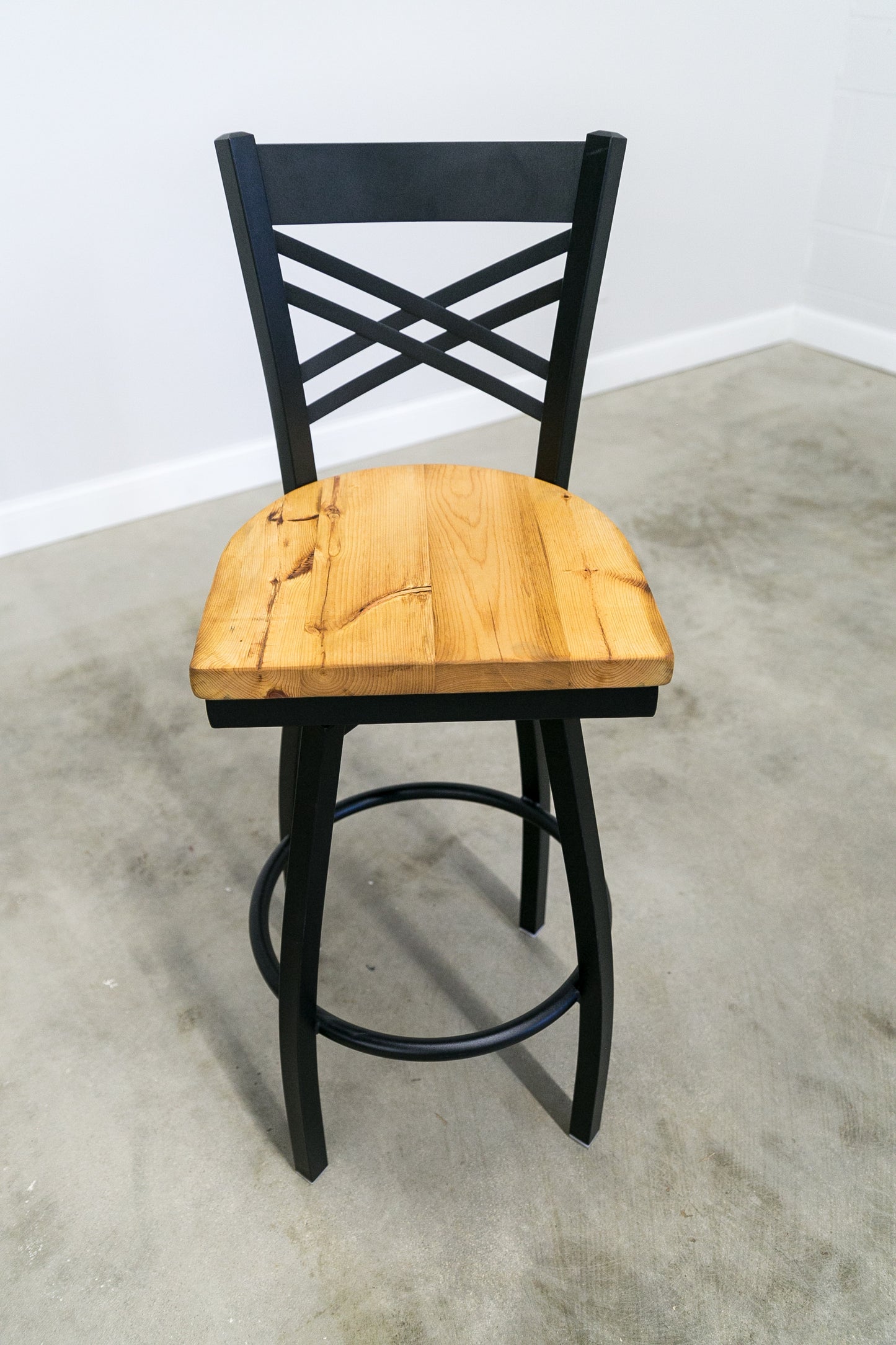 30 Inch X Back Swivel Bar Stool (Matte Black)