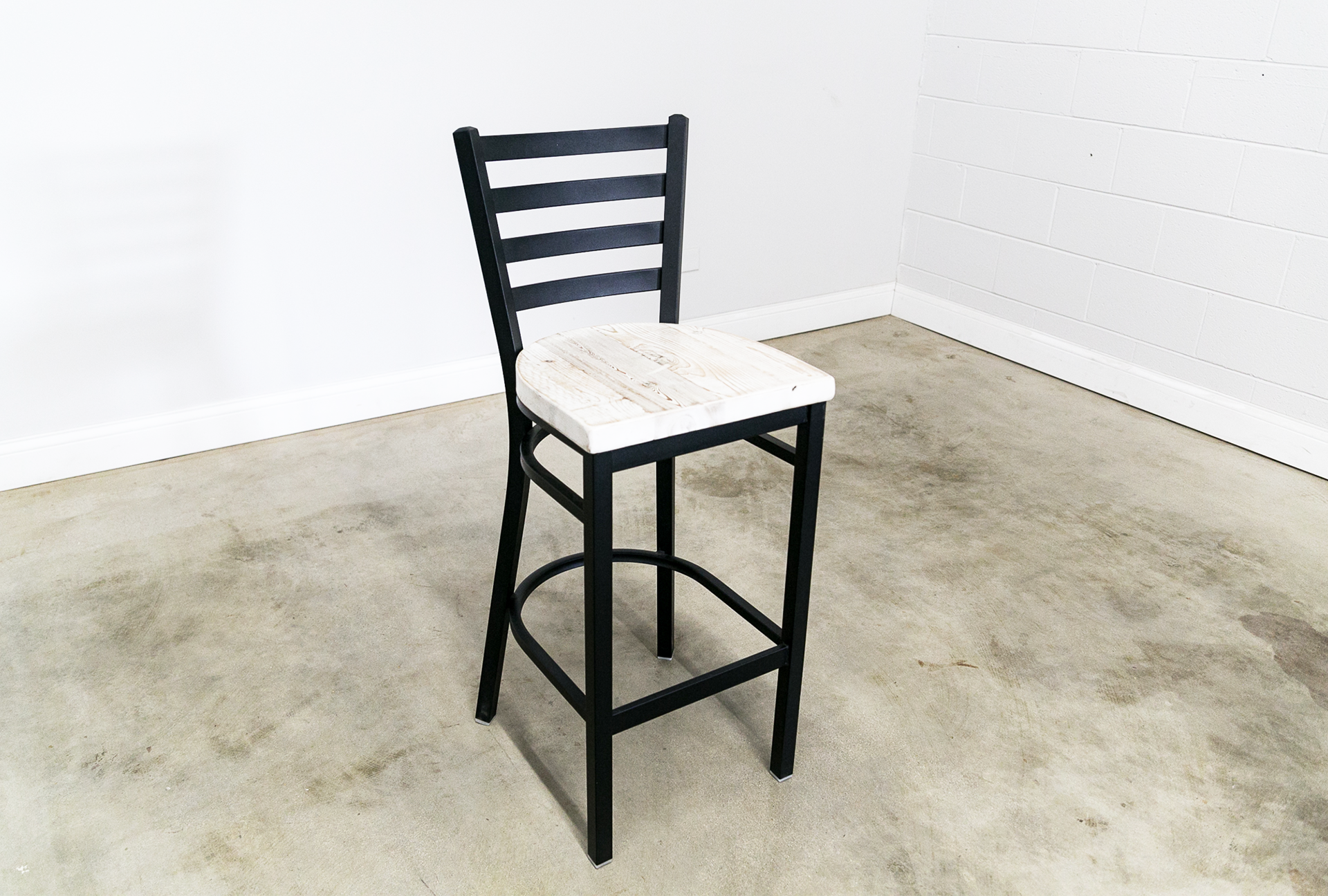 30 Inch Ladder Back Bar Stool (Matte Black)